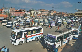 बसयानानां यात्रामूल्यस्य संवर्धनात् यात्रिणो वायुयानात् यात्रां सम्पादयन्तः सन्तीति तथ्यांकद्वारा संपुष्टमस्ति  